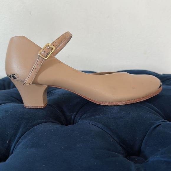 Capezio's Jr. Footlight shoe Size: 5.5 Caramel - Picture 4 of 10